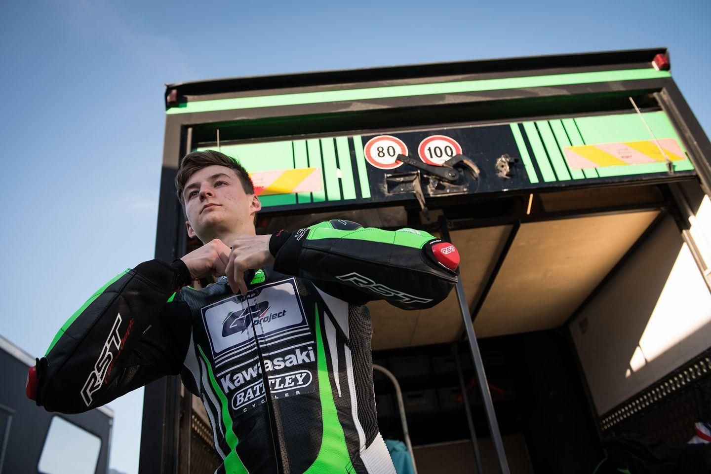 19-річний український мотогонщик потрапив у жахливу ДТП на змаганнях в Італії: відео