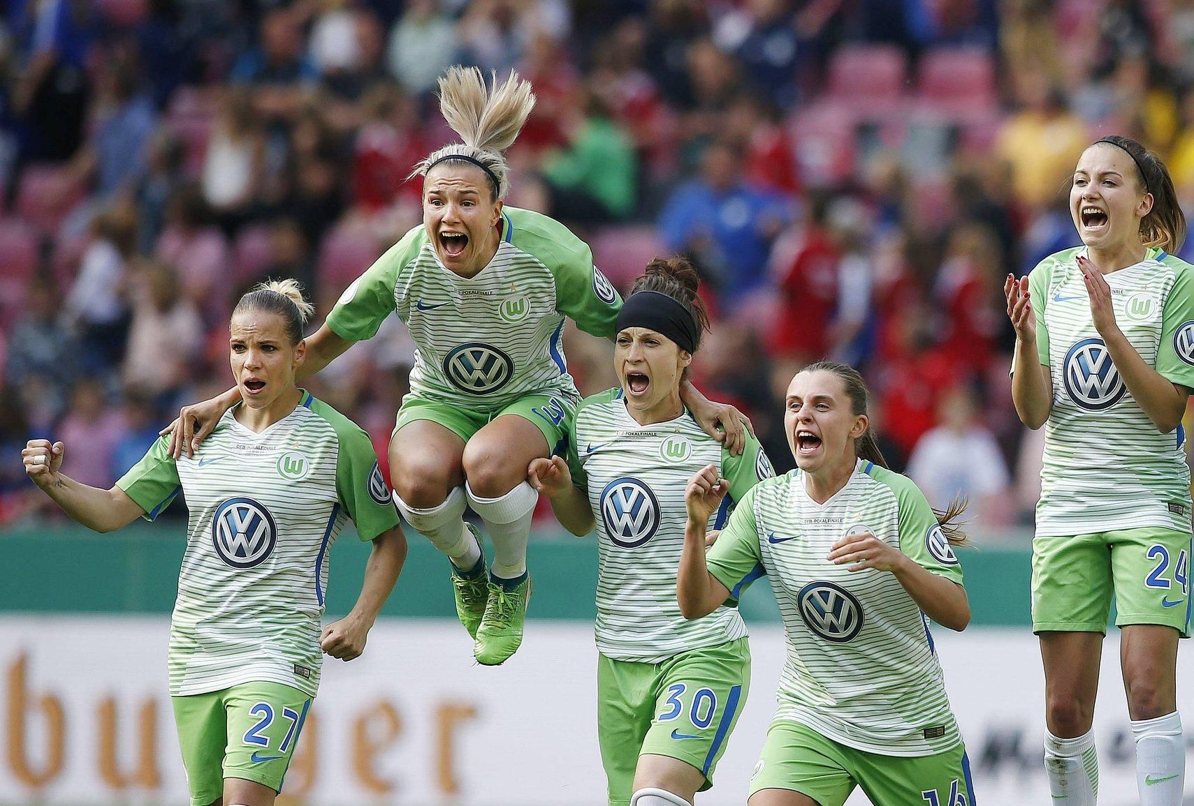 В Киев прибыли первые финалистки Лиги чемпионов: фото и видео В Киев прибыли первые финалистки Лиги чемпионов: фото и видео