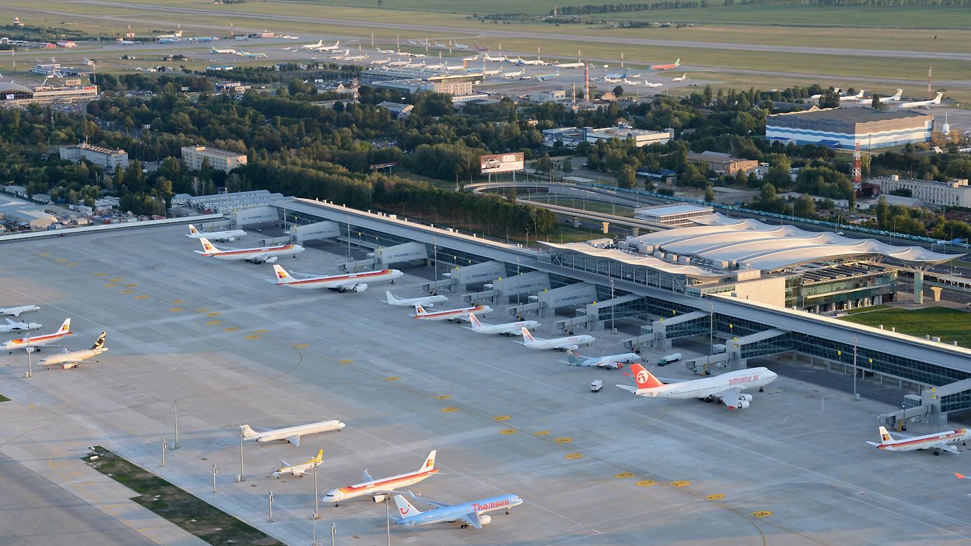 Проблему скасованих рейсів вирішили: фани Ліверпуля прибудуть до Києва Проблему скасованих рейсів вирішили: фани Ліверпуля прибудуть до Києва