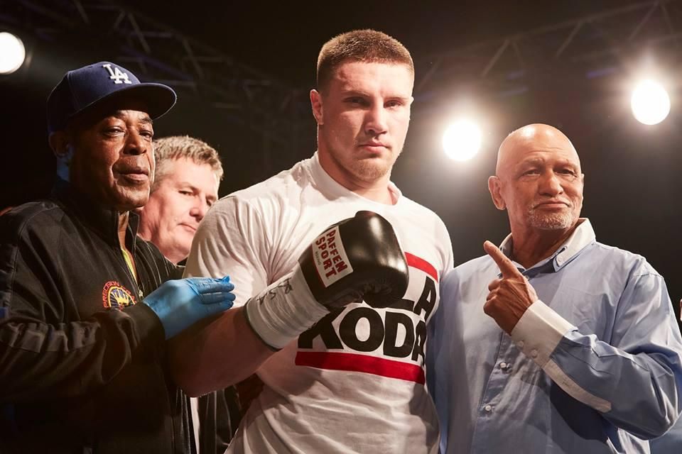 Український боксер-важковаговик переміг суперника нокаутом у першому раунді: відео Український боксер-важковаговик переміг суперника нокаутом у першому раунді: відео