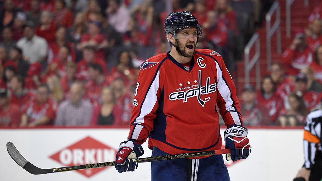 Российский хоккеист получил шайбой в лицо во время матча НХЛ: видео момента