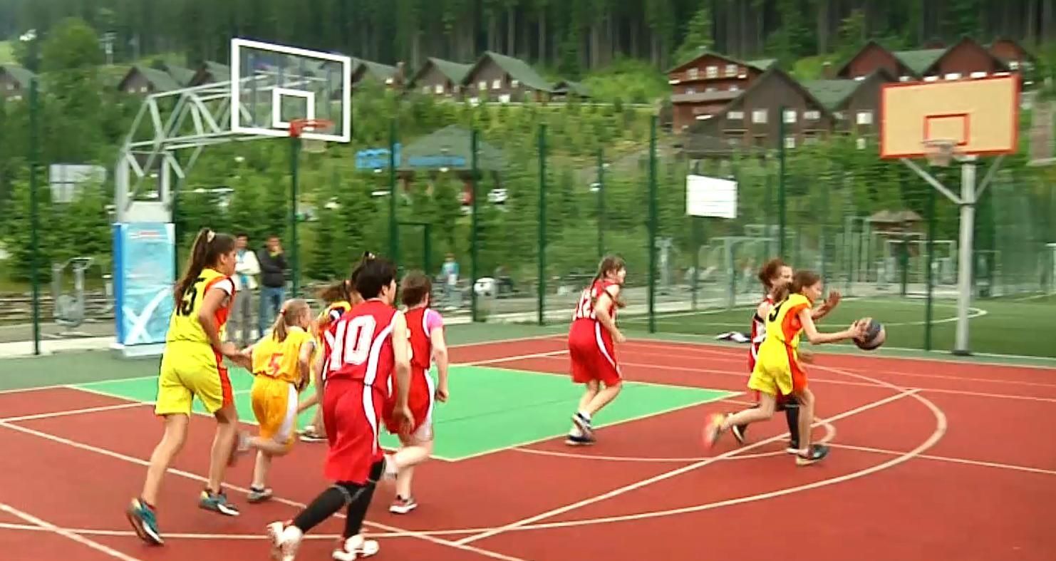 В Буковеле прошел юношеский чемпионат области по баскетболу
