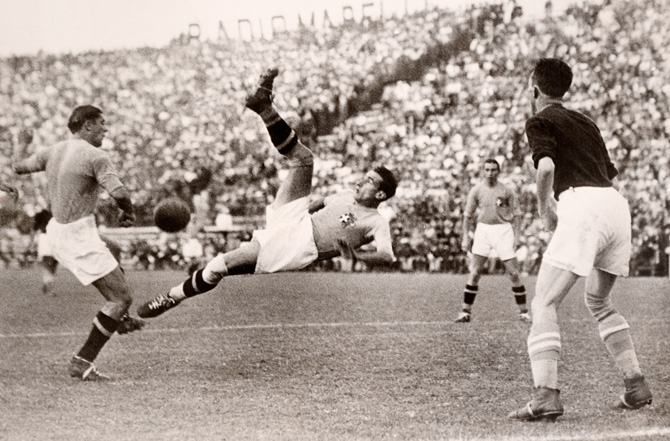 ЧС-1934 з футболу: диктатор на трибуні, нацистська свастика і поламані команди ЧС-1934 з футболу: диктатор на трибуні, нацистська свастика і поламані команди