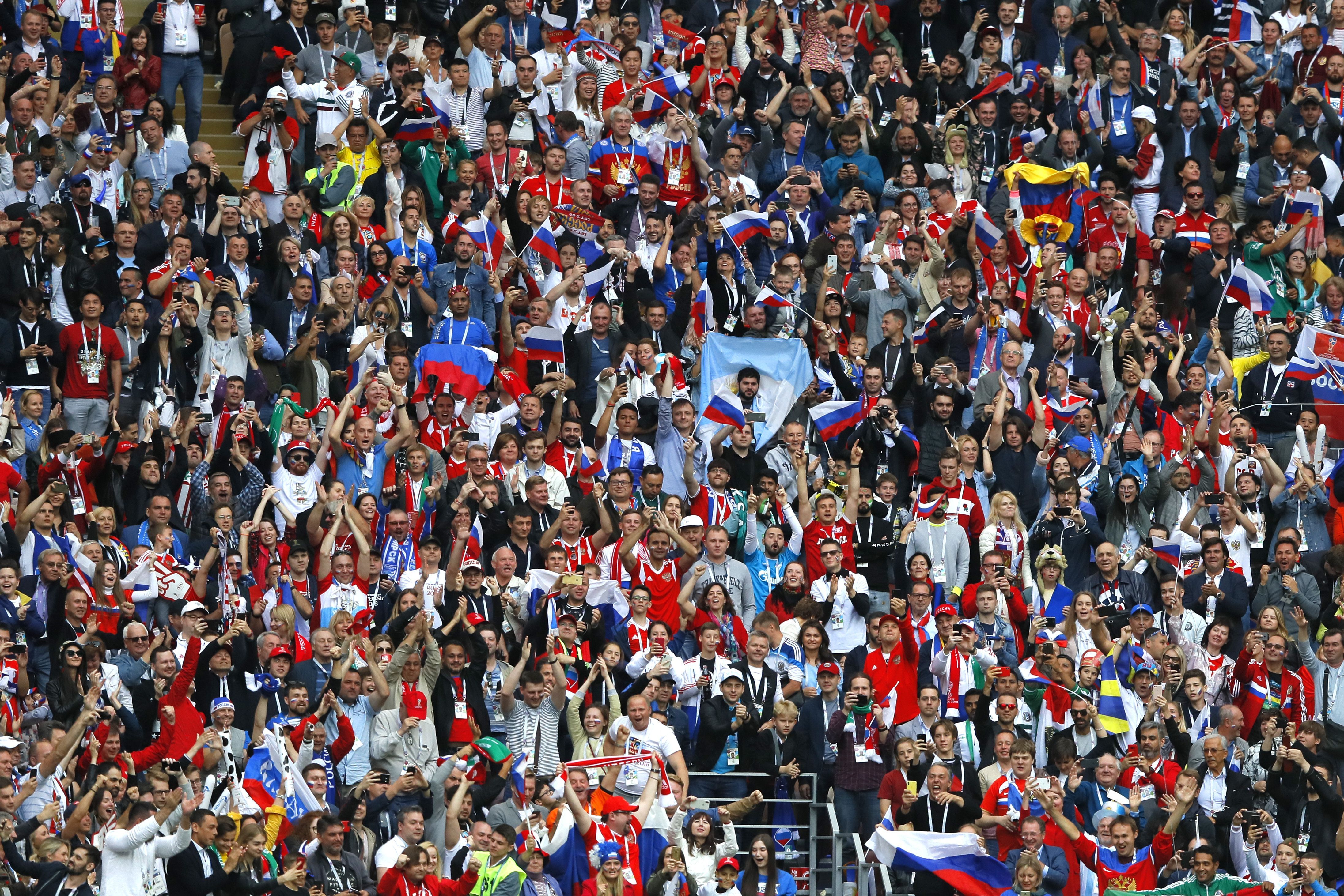 На відкритті ЧС-2018 у Росії розгорнули прапор України: з’явилось відео На відкритті ЧС-2018 у Росії розгорнули прапор України: з’явилось відео