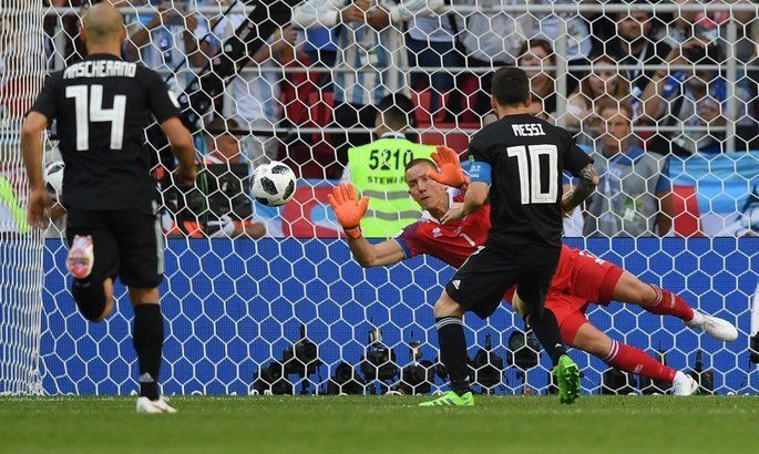 Марадона поддержал Лионеля Месси Марадона поддержал Лионеля Месси