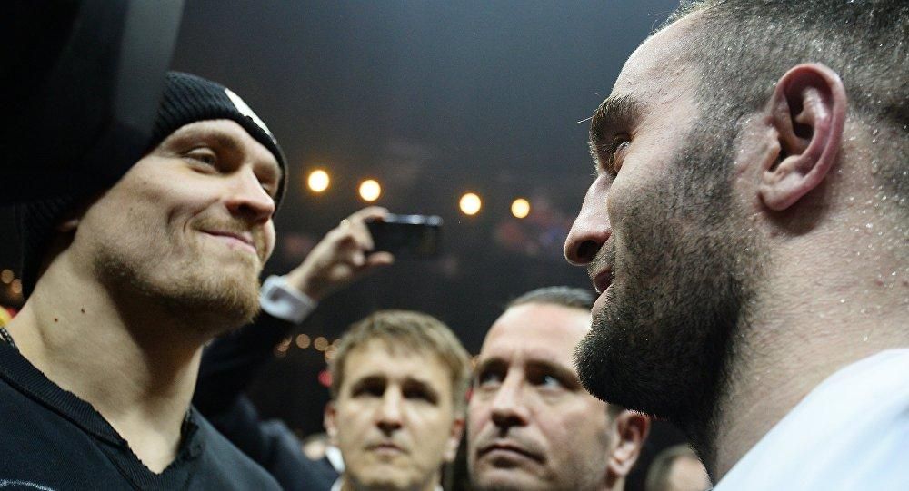 Усик та Гассієв провели дуель поглядів: відео Усик та Гассієв провели дуель поглядів: відео