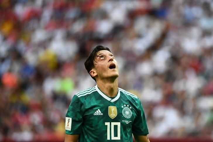 Месут Озіл оголосив про завершення кар'єри у збірній Німеччини через расистський скандал Месут Озіл оголосив про завершення кар'єри у збірній Німеччини через расистський скандал