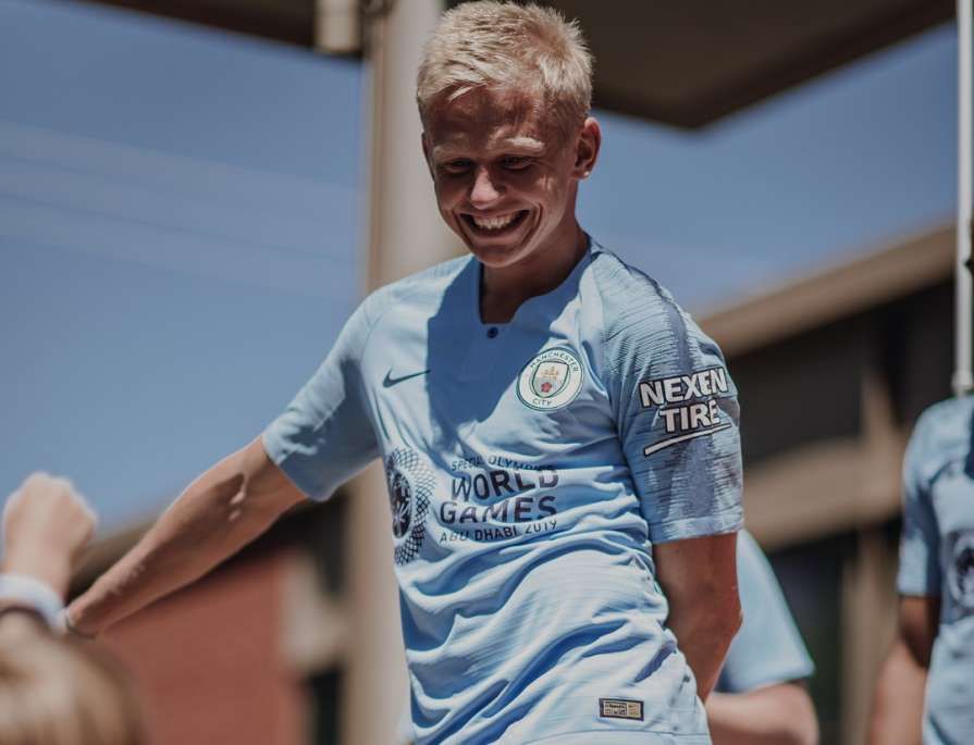 Над Зинченко забавно посмеялись в "Манчестер Сити": видео инцидента Над Зинченко забавно посмеялись в "Манчестер Сити": видео инцидента