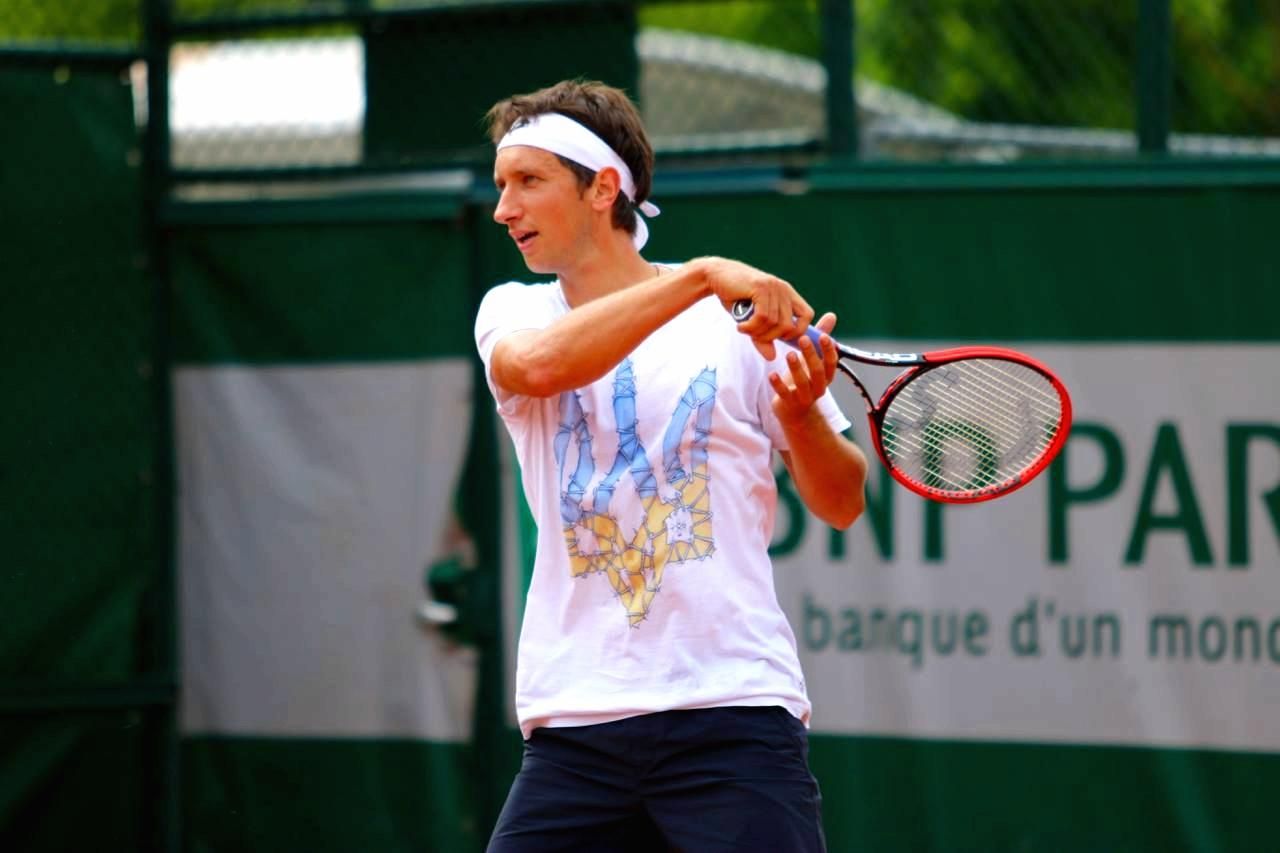 Стаховский проиграл в первом круге теннисного турнира в Испании