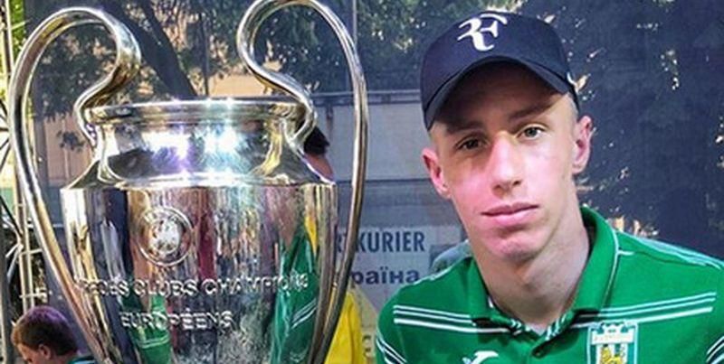 Вратаря "Карпат" выгнали из клуба за поддержку России Вратаря "Карпат" выгнали из клуба за поддержку России