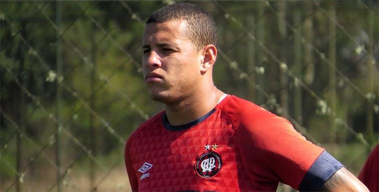 Бразилець, яким цікавиться "Динамо" та "Шахтар", прилетить в Україну Бразилець, яким цікавиться "Динамо" та "Шахтар", прилетить в Україну