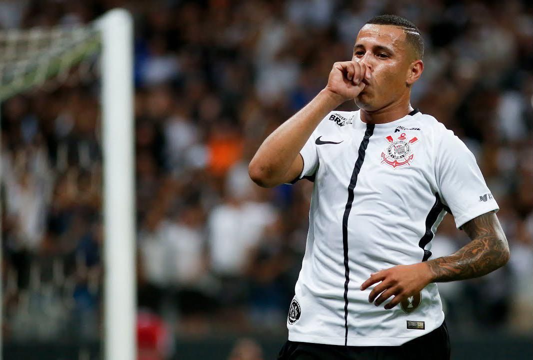 Бразильский защитник подтвердил переход в "Динамо" Бразильский защитник подтвердил переход в "Динамо"