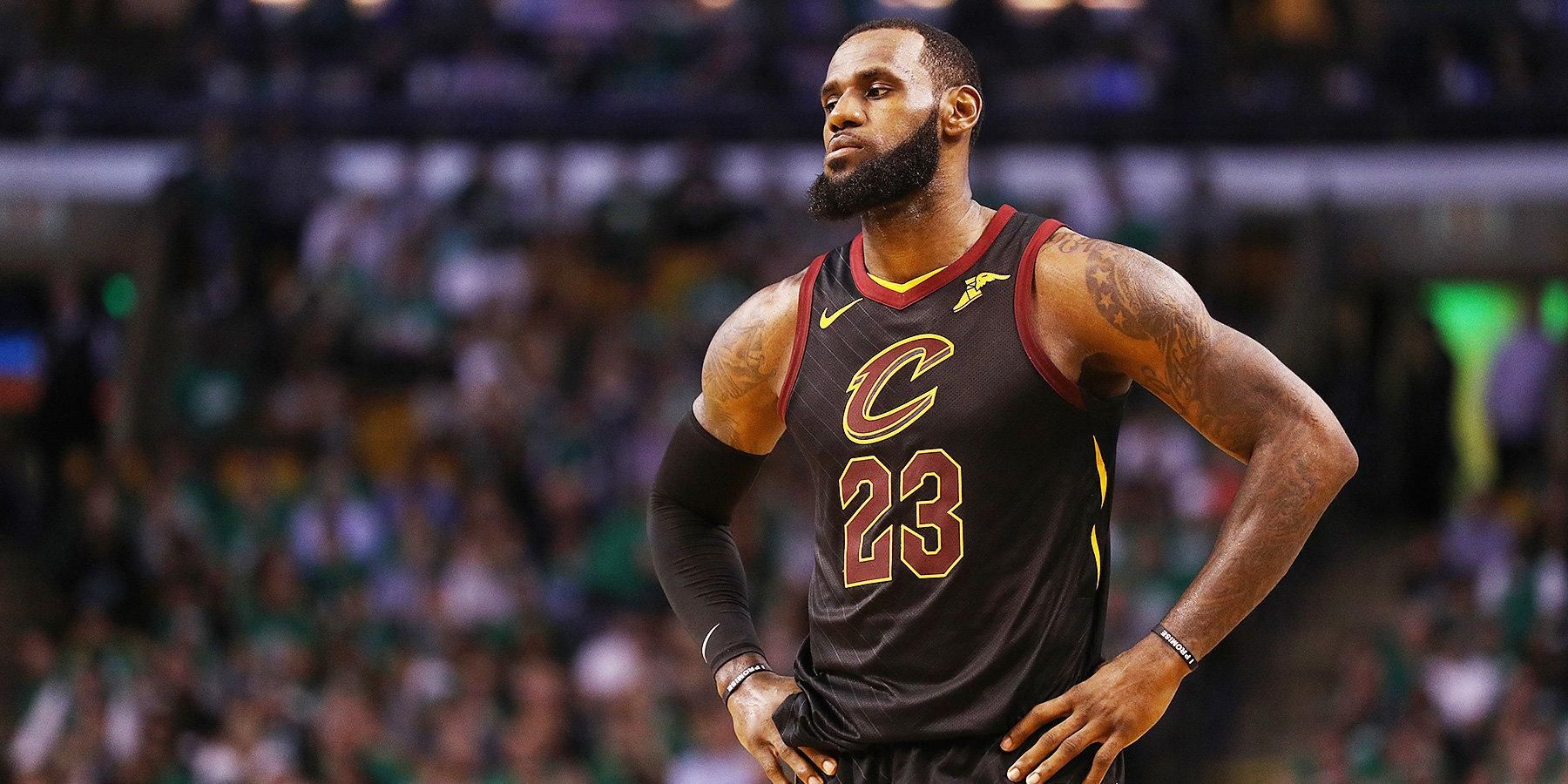 ЛеБрон Джеймс офіційно став гравцем "Лейкерс", за який грає українець ЛеБрон Джеймс офіційно став гравцем "Лейкерс", за який грає українець