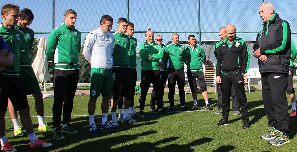 Футболисты и персонал "Карпат" два месяца не получают зарплату Футболисты и персонал "Карпат" два месяца не получают зарплату