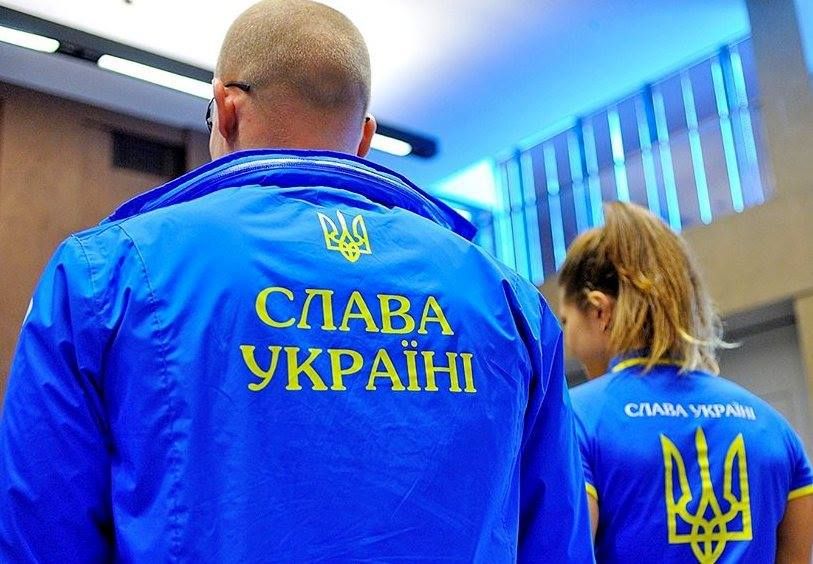 Опубликовано фото спортсменов сборной Украины с лозунгом "Слава Украине!"