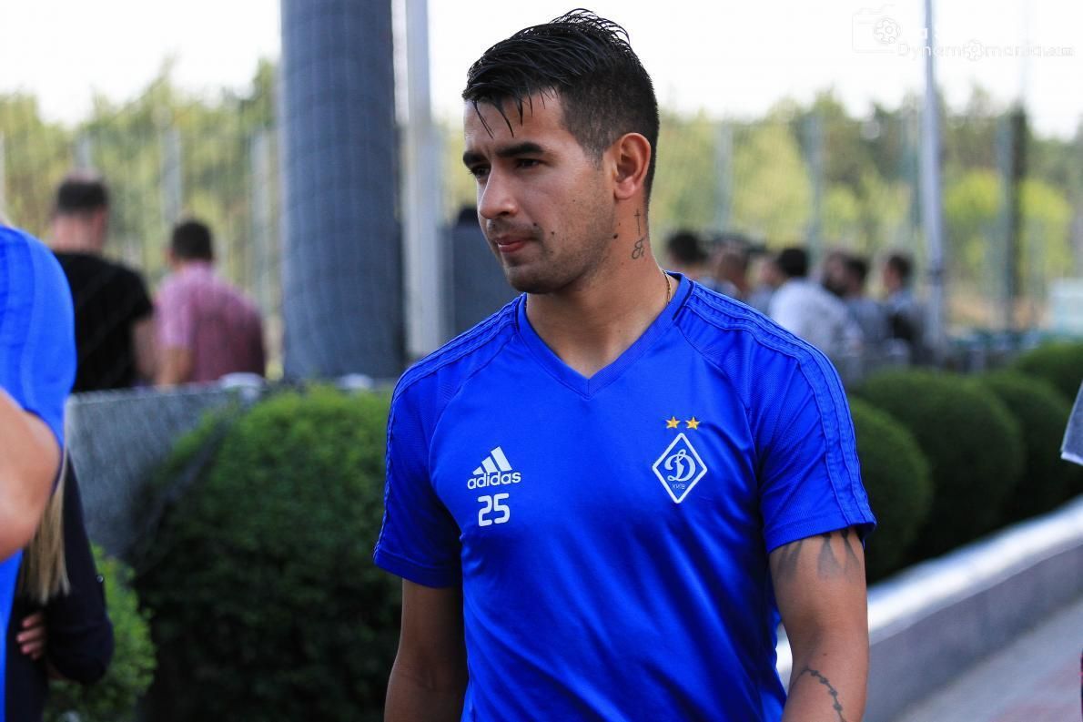 Бразильский клуб предлагает обменять шесть футболистов на игрока "Динамо" Бразильский клуб предлагает обменять шесть футболистов на игрока "Динамо"