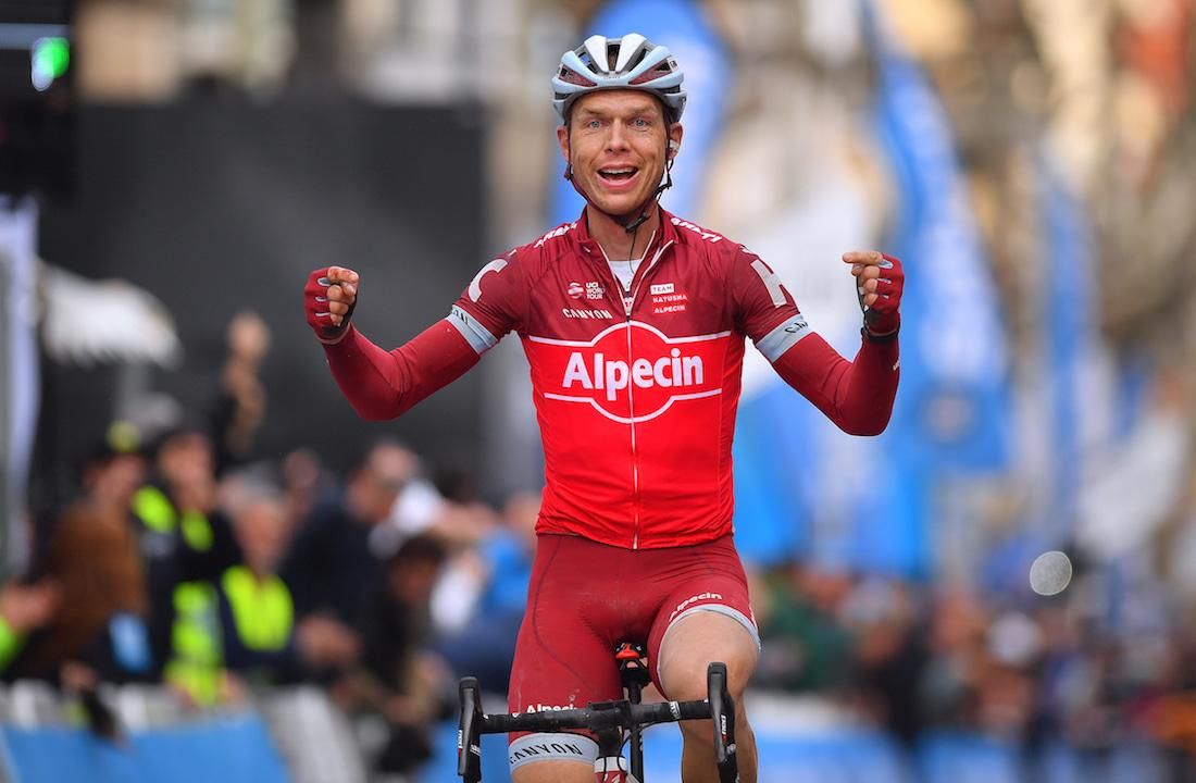 Семикратный чемпион мира получил перелом позвоночника на Tour de France: видео Семикратный чемпион мира получил перелом позвоночника на Tour de France: видео