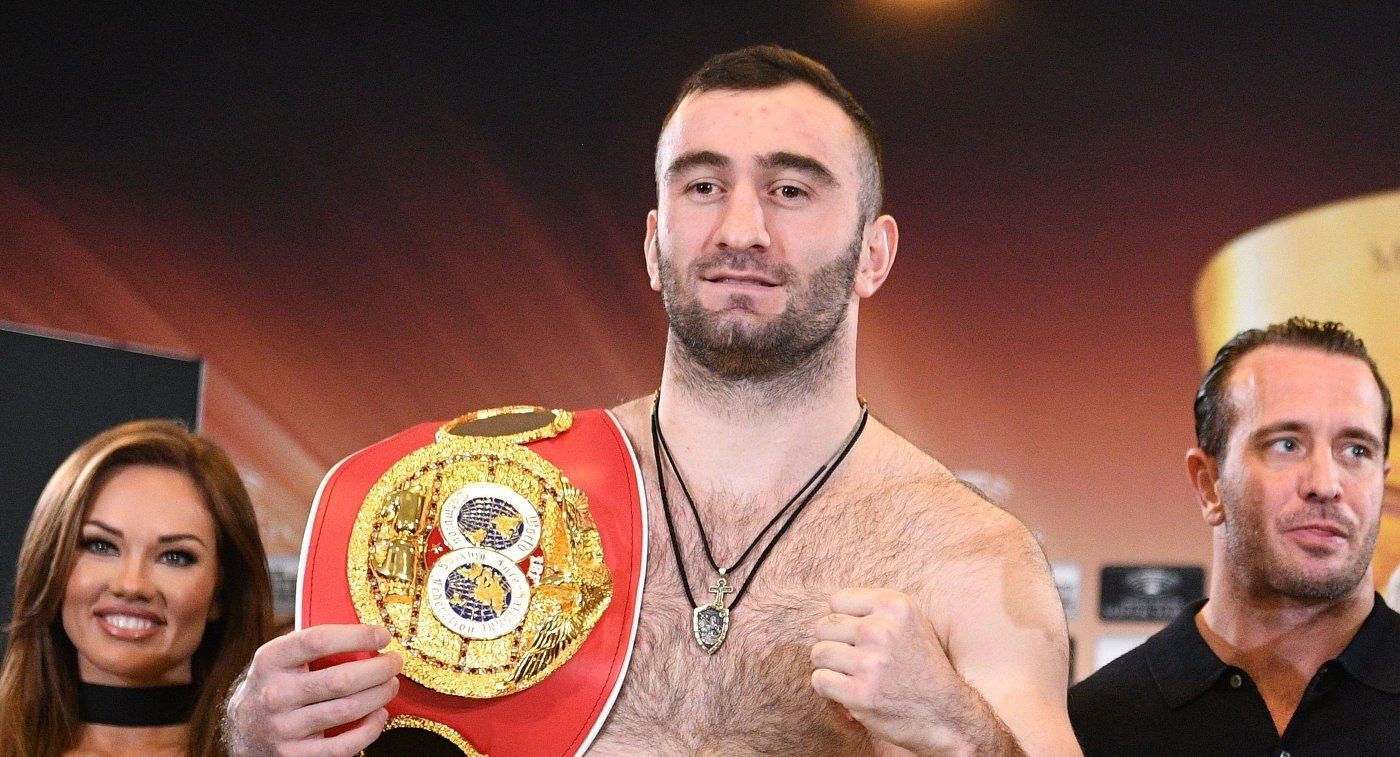 Гассиев вылетел в Москву на бой с Усиком: фото Гассиев вылетел в Москву на бой с Усиком: фото