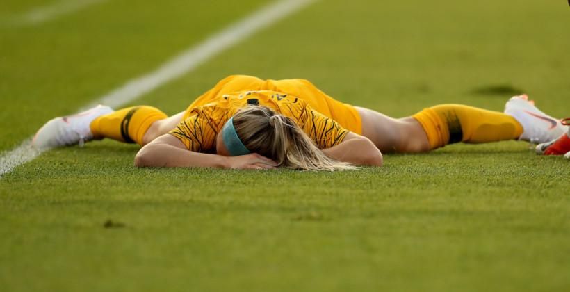 18-річна дівчина зіграла мужніше за Неймара: відео інциденту 18-річна дівчина зіграла мужніше за Неймара: відео інциденту