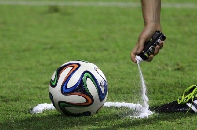 Суд може заборонити ФІФА використовувати у матчах зникаючий спрей