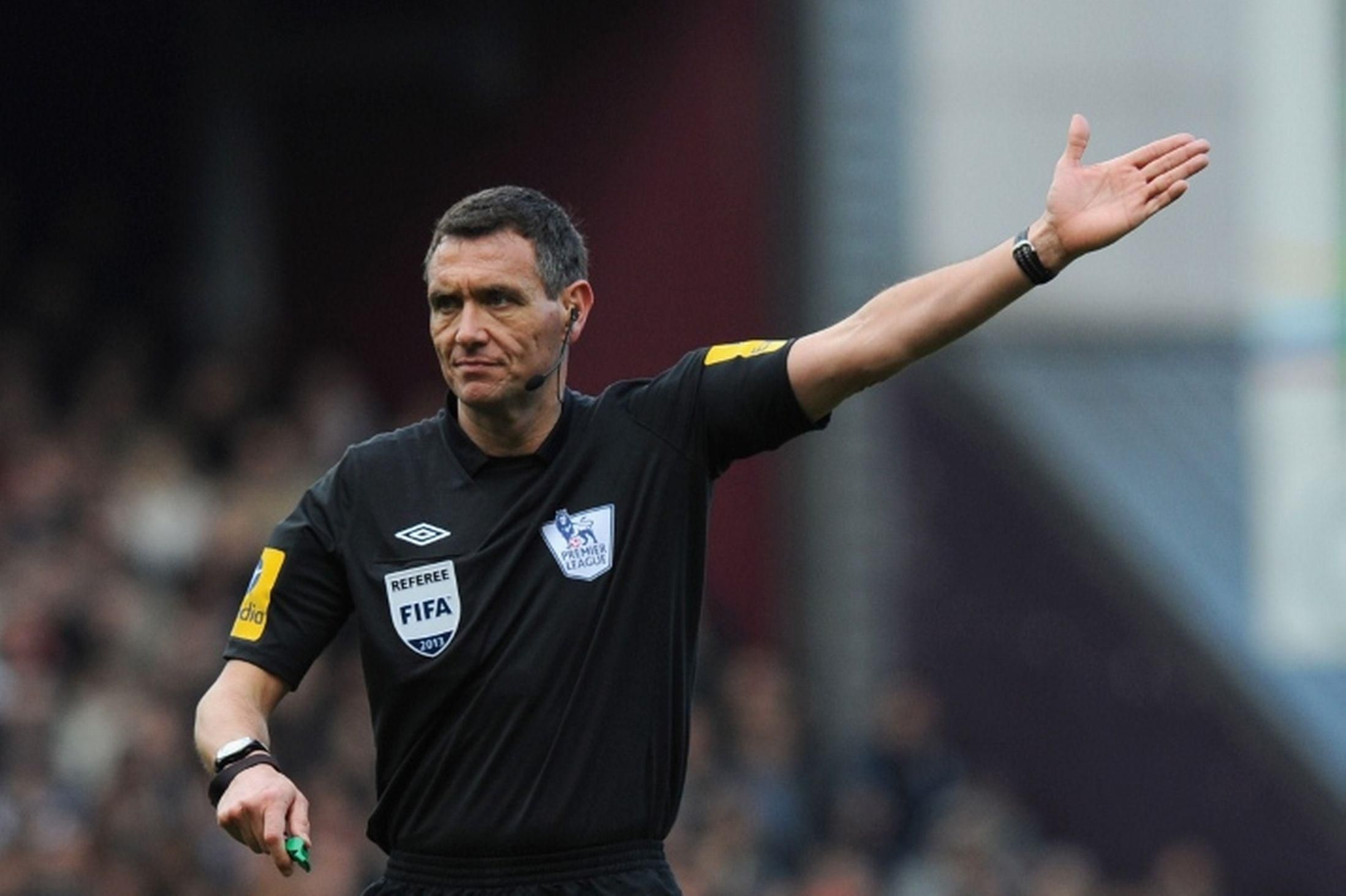 В Польше арбитр спас жизнь футболисту: видео В Польше арбитр спас жизнь футболисту: видео