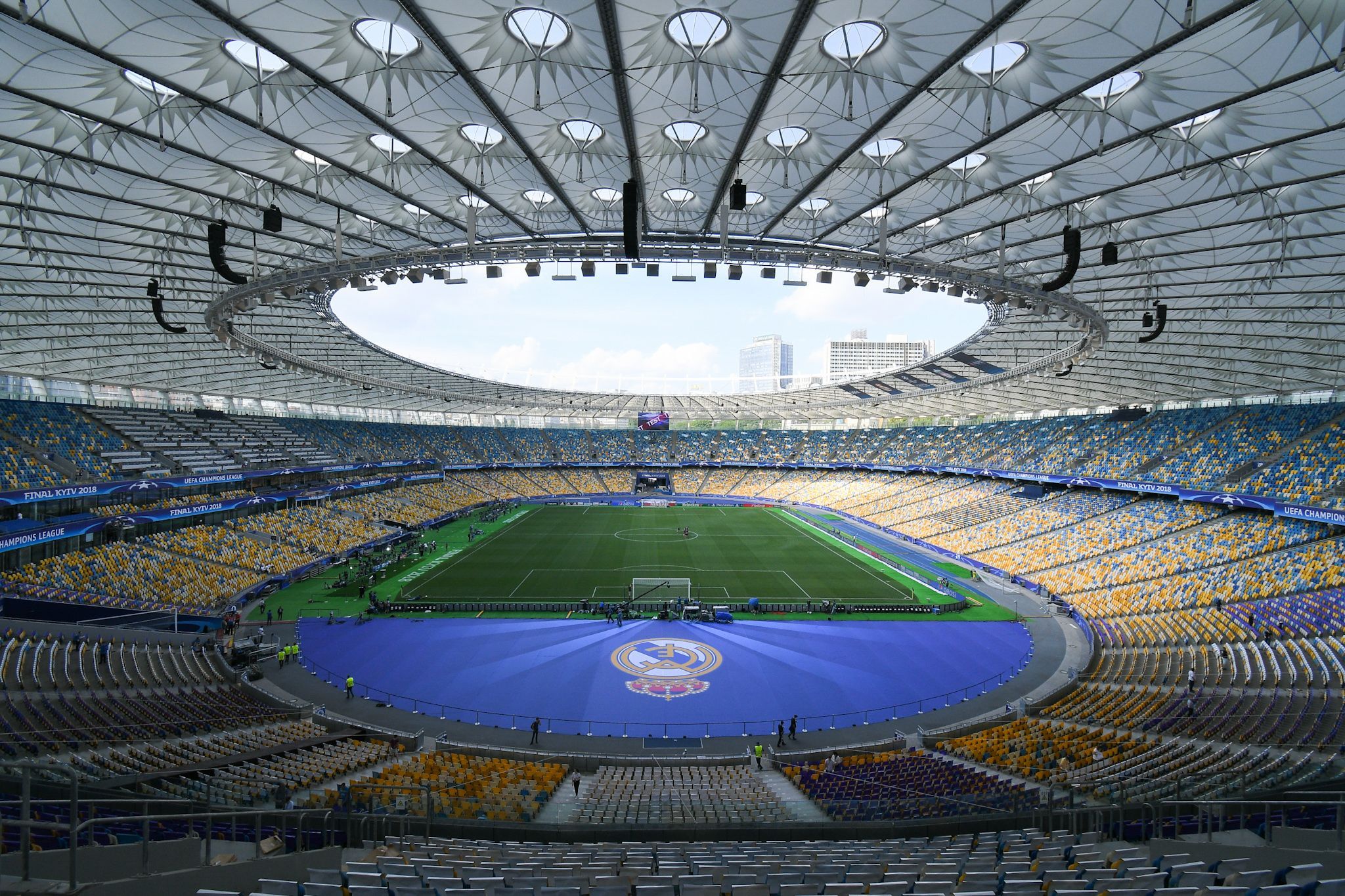 У комментаторов украинского телеканала украли микрофоны во время матча "Динамо" – "Шахтер" У комментаторов украинского телеканала украли микрофоны во время матча "Динамо" – "Шахтер"