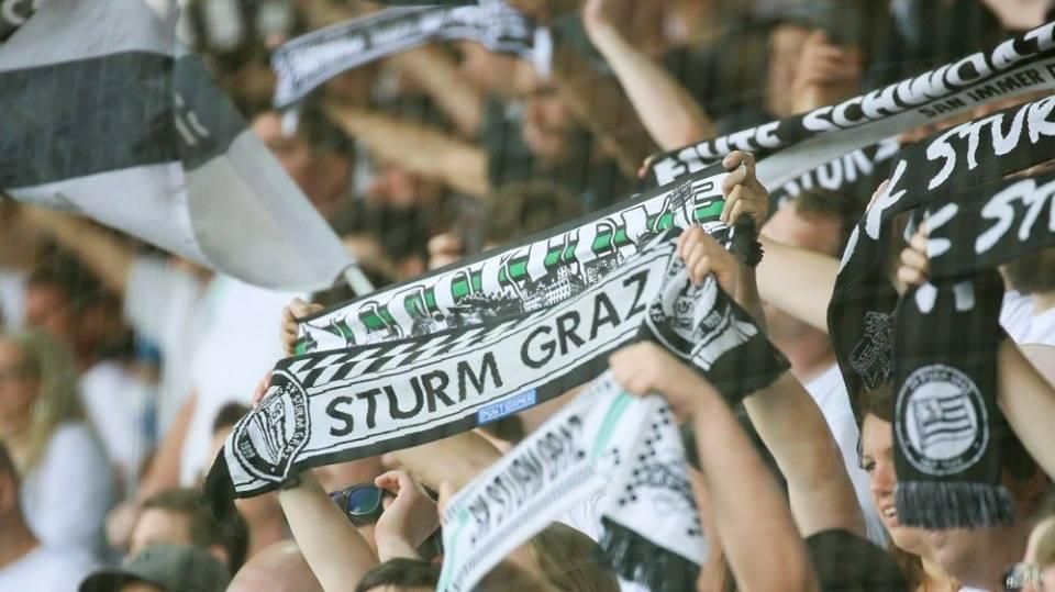 На матчі Ліги Європи помічнику арбітра розбили голову банкою пива: фото На матчі Ліги Європи помічнику арбітра розбили голову банкою пива: фото