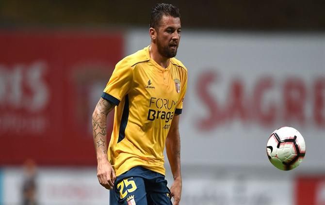 "Брага" перед матчем с "Зарей" потеряла главного полузащитника "Брага" перед матчем с "Зарей" потеряла главного полузащитника