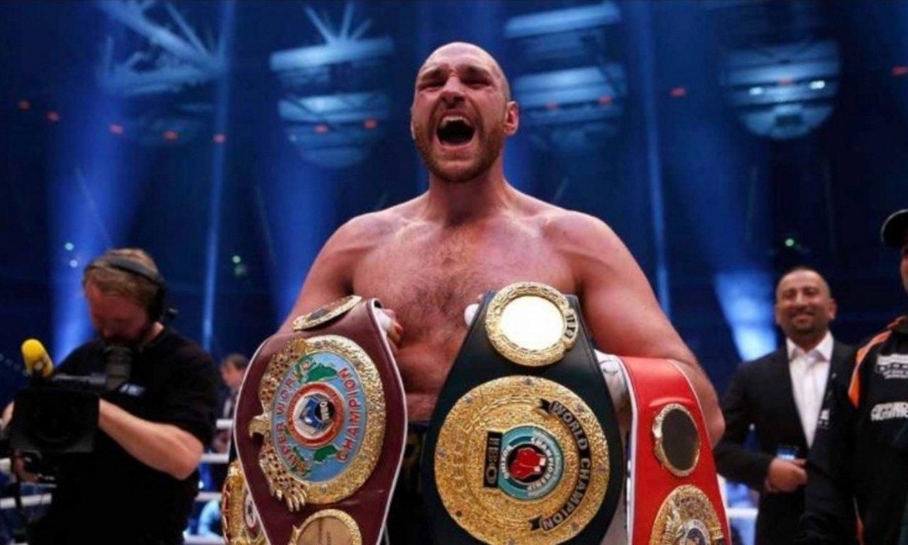 Фьюри обозвал трех известных боксеров бомжами и отказался с ними боксировать Фьюри обозвал трех известных боксеров бомжами и отказался с ними боксировать