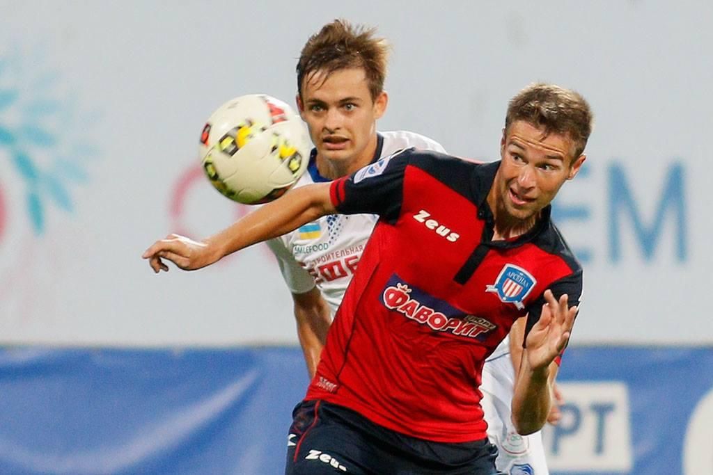 Киевский "Арсенал" в меньшинстве сыграл вничью с "Черноморцем" Киевский "Арсенал" в меньшинстве сыграл вничью с "Черноморцем"