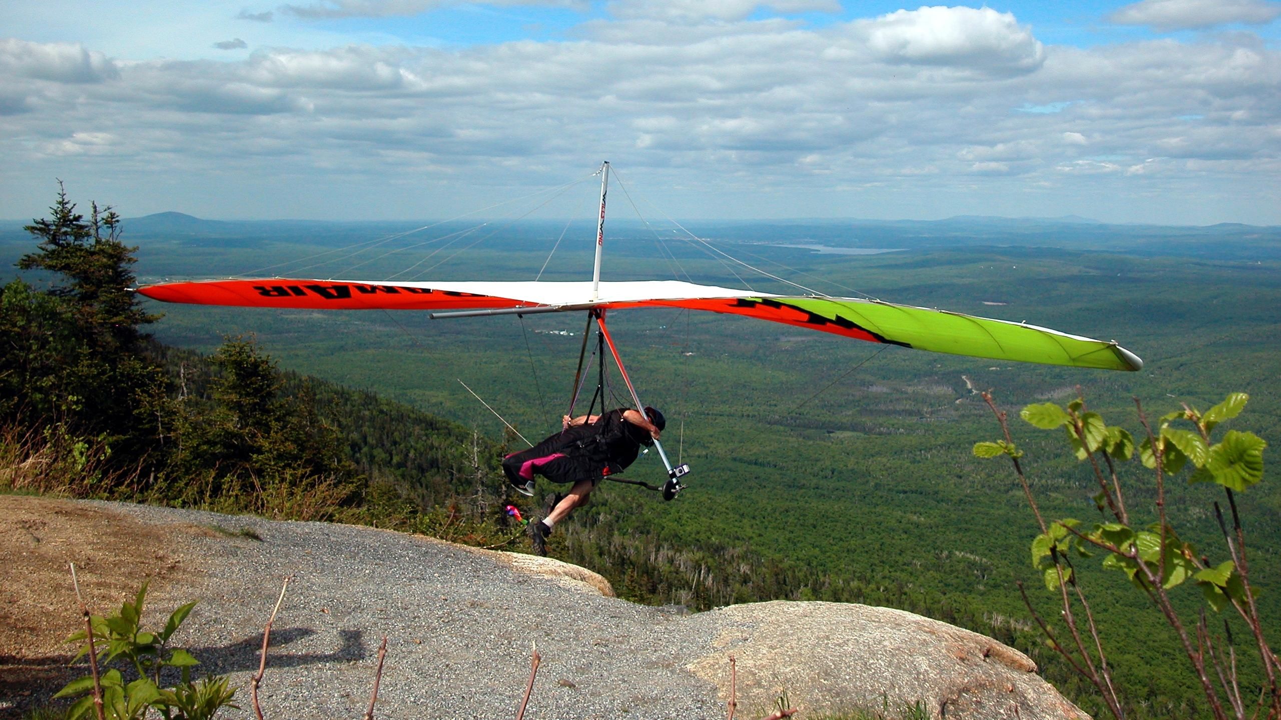Загибель планериста з України у Македонії: деталі від МЗС Загибель планериста з України у Македонії: деталі від МЗС