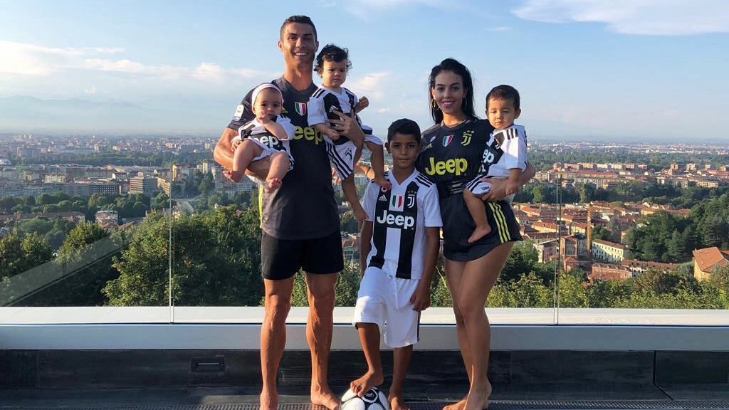 Який вигляд має новий будинок Кріштіану Роналду в Італії: фото Який вигляд має новий будинок Кріштіану Роналду в Італії: фото