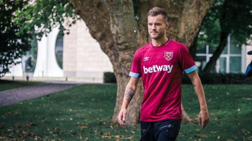 Зіграв тільки 15 хвилин: Андрій Ярмоленко знову розпочинає на лаві запасних Зіграв тільки 15 хвилин: Андрій Ярмоленко знову розпочинає на лаві запасних