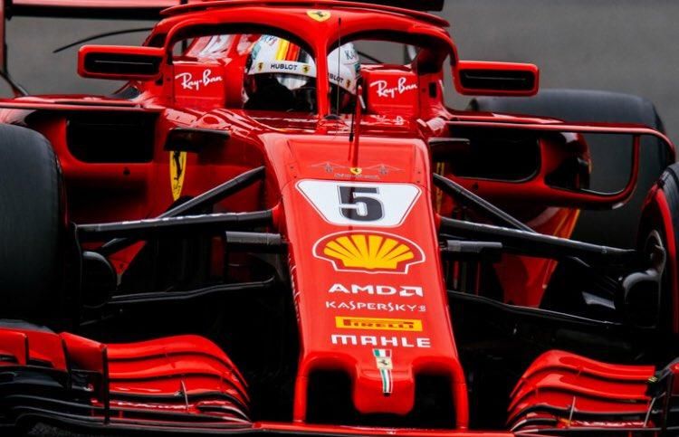 Пилоты Ferrari разместили на своих болидах надписи в память о жертвах обвала моста в Генуе