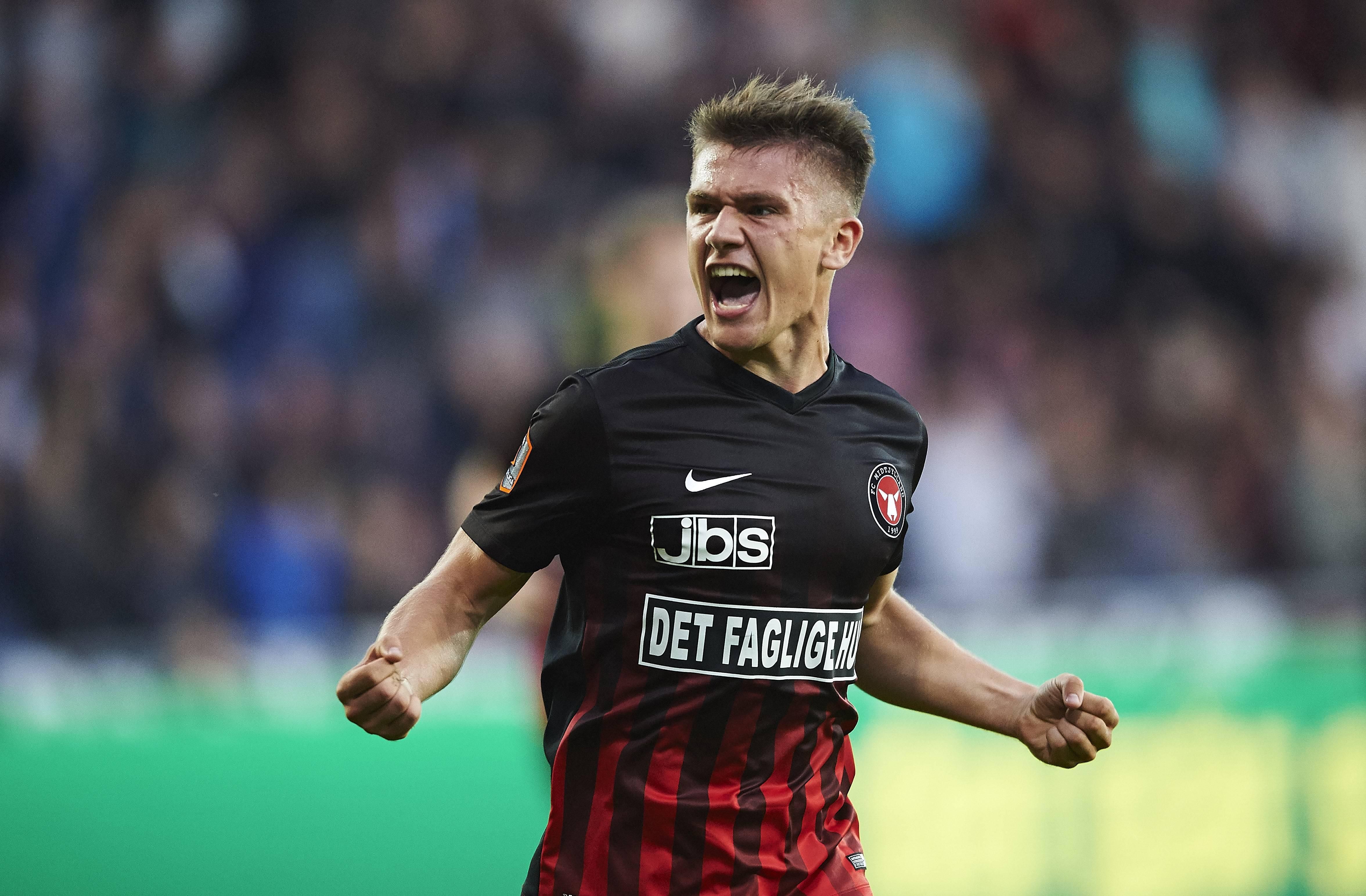 "Динамо" офіційно підписало талановитого півзахисника молодіжної збірної Данії "Динамо" офіційно підписало талановитого півзахисника молодіжної збірної Данії