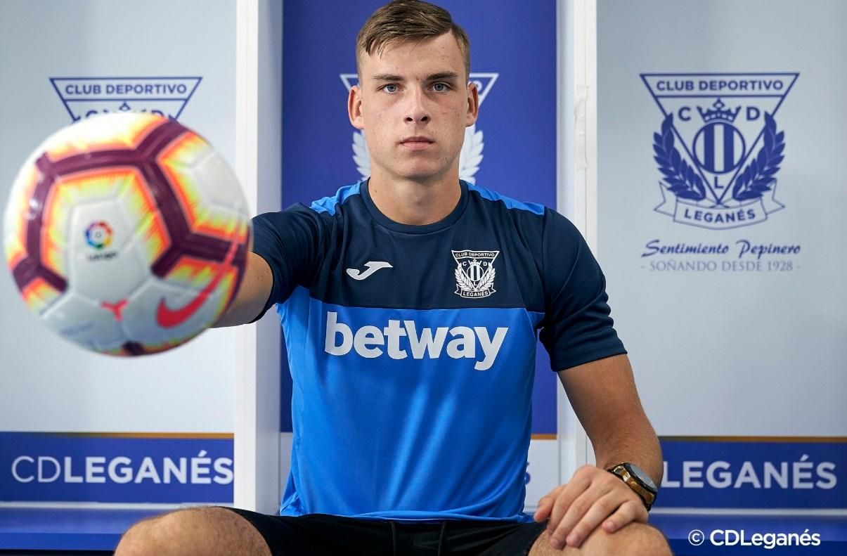 Андрей Лунин прилетел в Киев для свидания со своей девушкой: фото Андрей Лунин прилетел в Киев для свидания со своей девушкой: фото