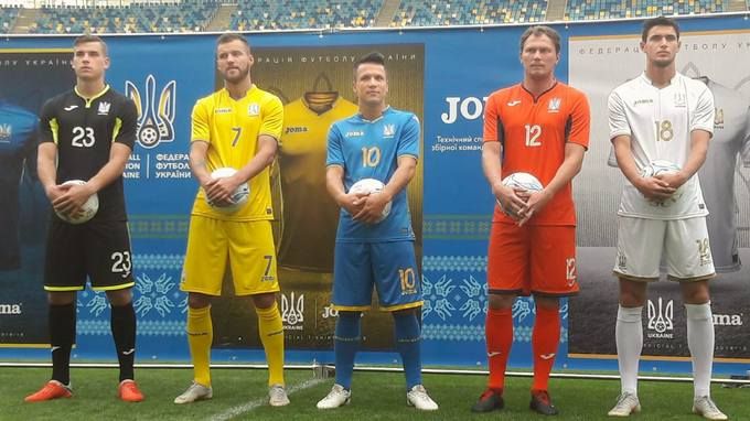Збірна України з футболу представила нову унікальну форму: фото
