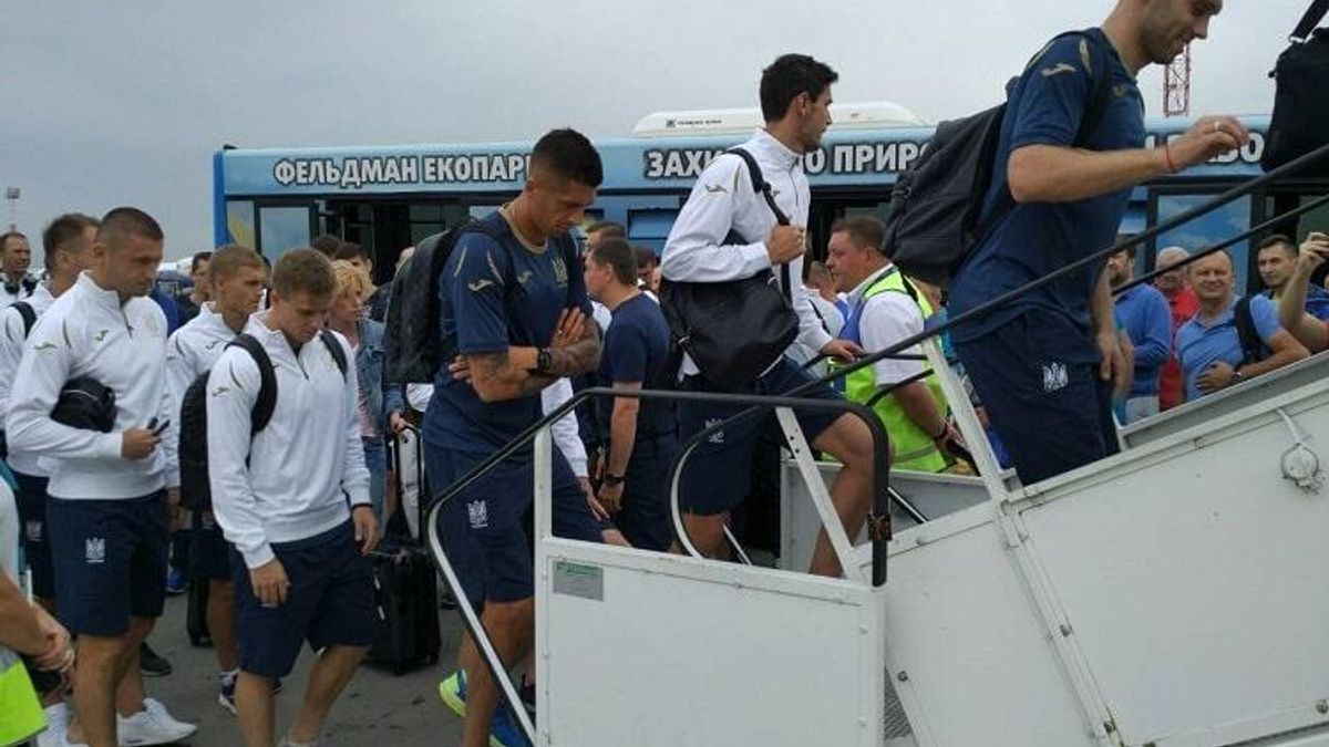 Сборная Украины отправилась на матч Лиги наций в Чехию: фото