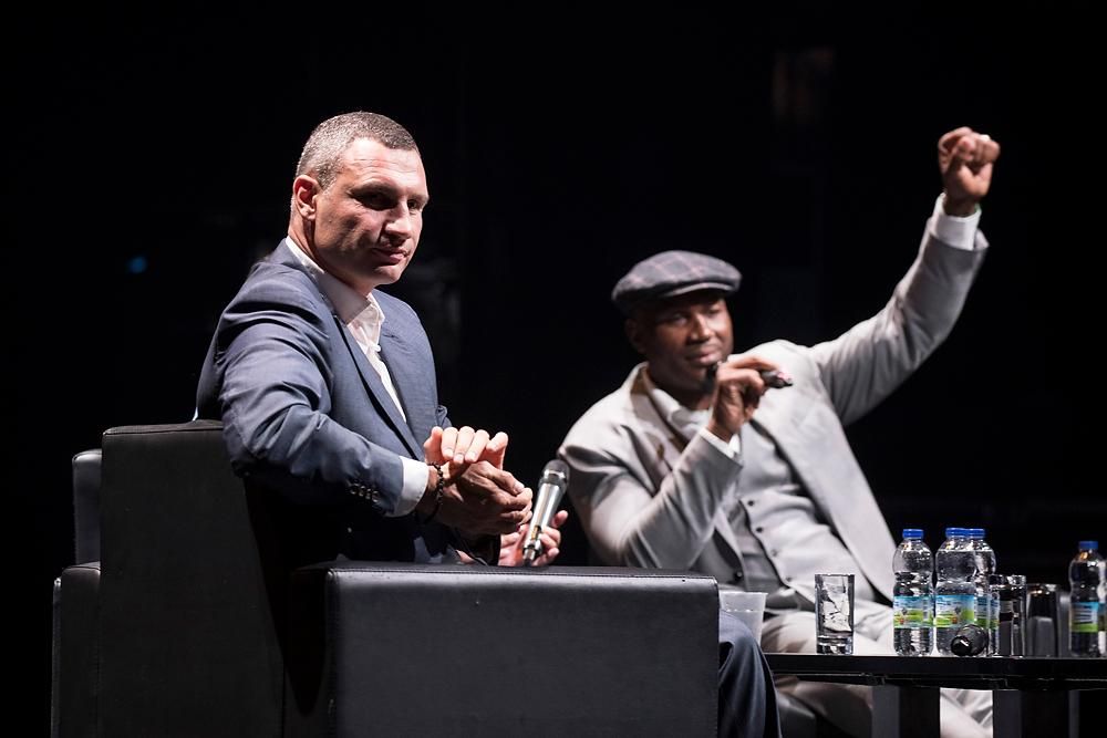 Кличко и Льюис встретились в Лондоне и вспомнили свой легендарный поединок: фото Кличко и Льюис встретились в Лондоне и вспомнили свой легендарный поединок: фото