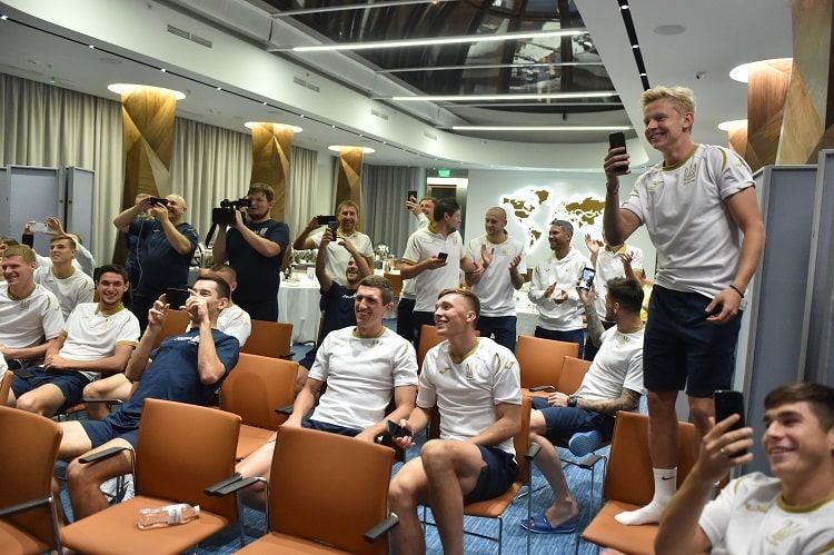 Яремчук и другие новички сборной Украины прошли забавное посвящение в команде: видео