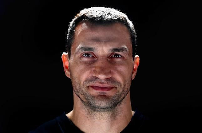 Владимир Кличко опубликовал курьезное видео с падением в воду Владимир Кличко опубликовал курьезное видео с падением в воду