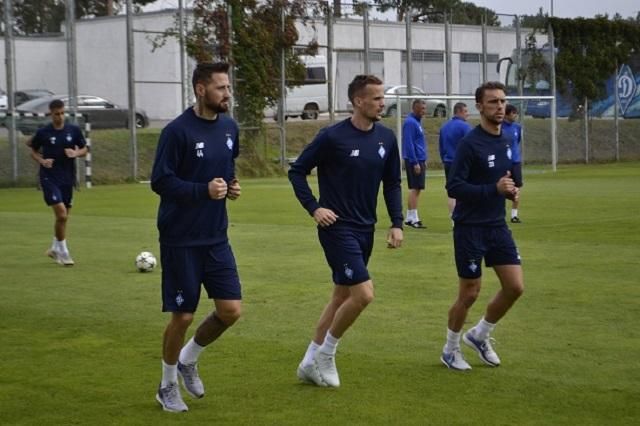 Трое защитников "Динамо" тренируются отдельно от основной группы Трое защитников "Динамо" тренируются отдельно от основной группы