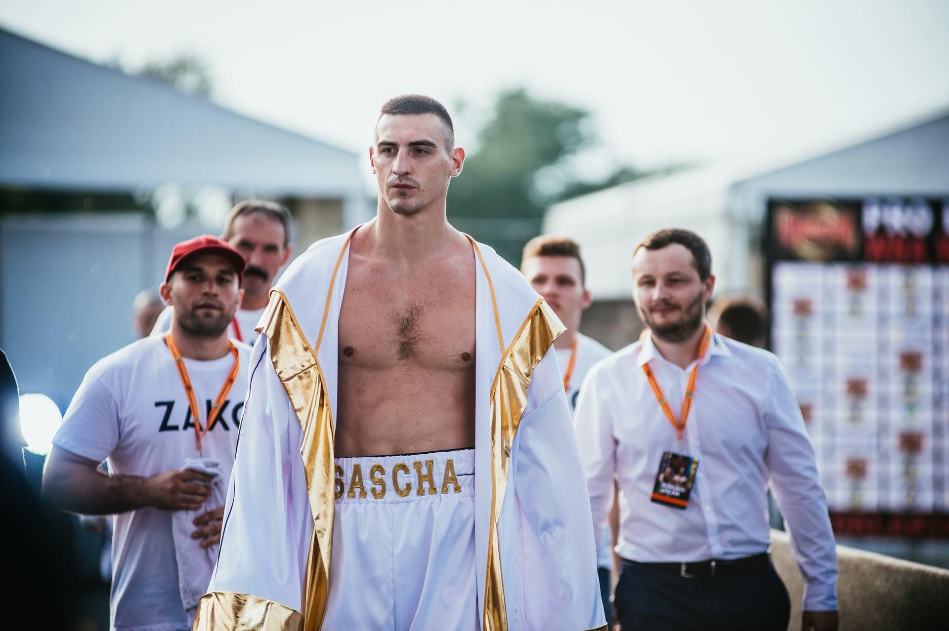 Украинский непобедимый боксер вынес соперника в первом раунде