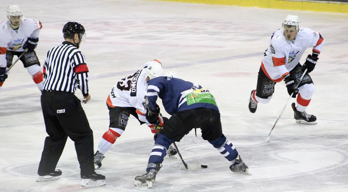 "Кременчуг" разгромил "Динамо" и одержал первую победу в сезоне "Кременчуг" разгромил "Динамо" и одержал первую победу в сезоне