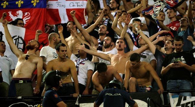 Суперник "Шахтаря" в Лізі чемпіонів пожиттєво покарав фаната за нацистське вітання: відео Суперник "Шахтаря" в Лізі чемпіонів пожиттєво покарав фаната за нацистське вітання: відео