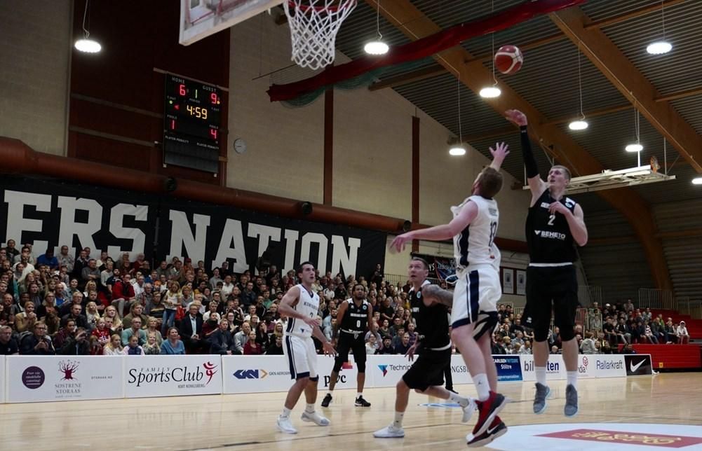 Впевнена перемога "Черкаських Мавп" та програш "Дніпра": результати першого дня Єврокубку Впевнена перемога "Черкаських Мавп" та програш "Дніпра": результати першого дня Єврокубку