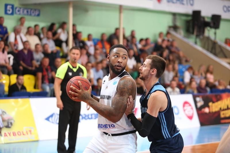 "Днепр" разгромил "Черкасских Обезьян" в первом матче за Суперкубок Украины "Днепр" разгромил "Черкасских Обезьян" в первом матче за Суперкубок Украины