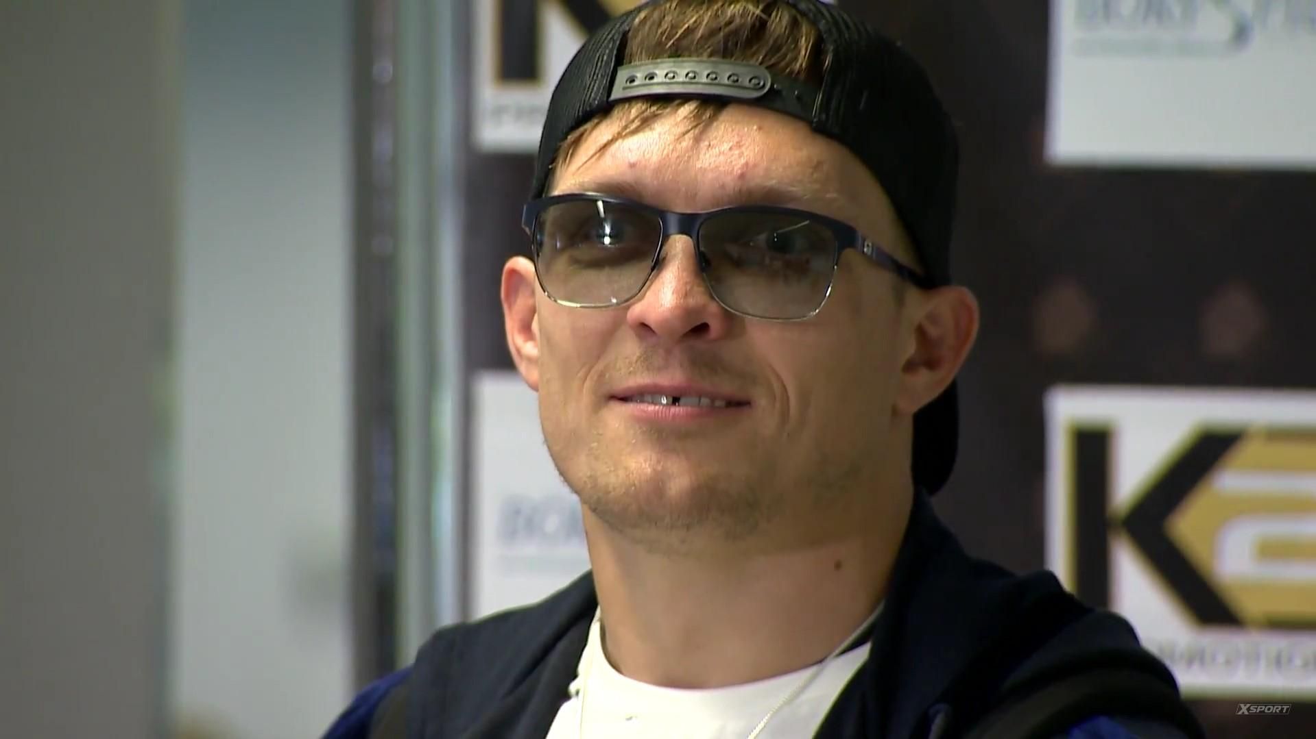 Усик вразив фанатів "грою" на фортепіано: кумедне відео Усик вразив фанатів "грою" на фортепіано: кумедне відео