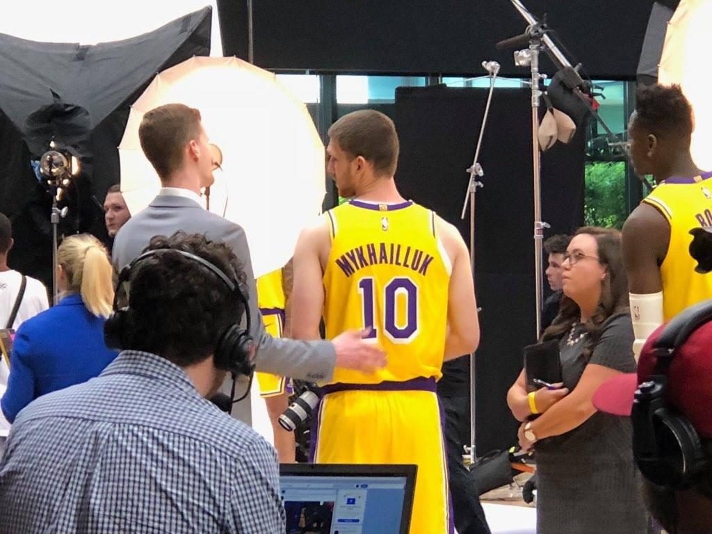 "Лос-Анджелес Лейкерс" допустили ошибку в фамилии украинского баскетболиста на форме: фото