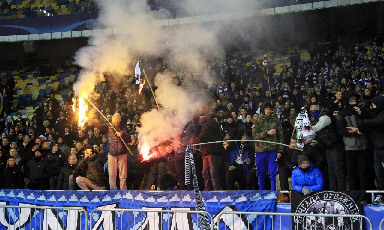 Дисциплінарний комітет суворо покарав "Динамо" та "Карпати" за поведінку фанатів Дисциплінарний комітет суворо покарав "Динамо" та "Карпати" за поведінку фанатів